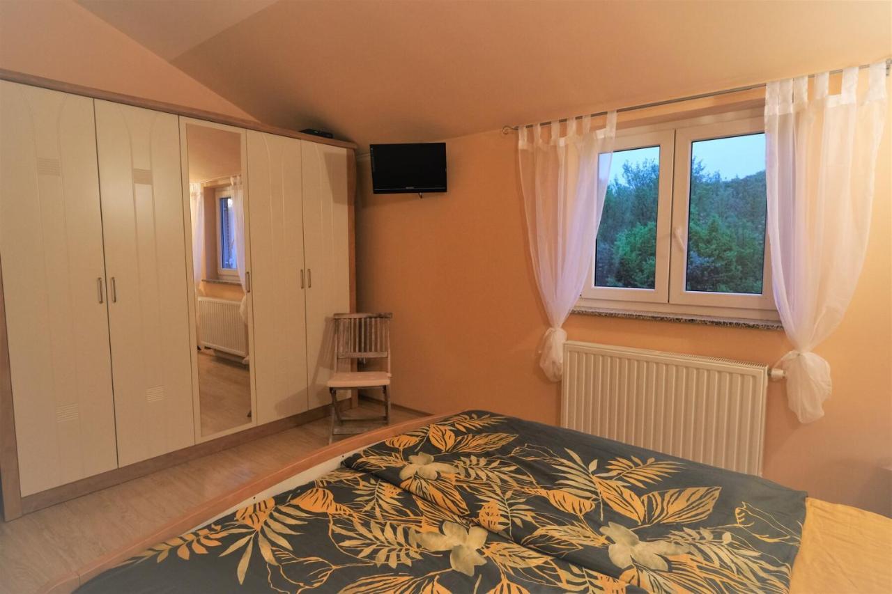 Apartments Coral, Klimno, Island Krk Exterior photo