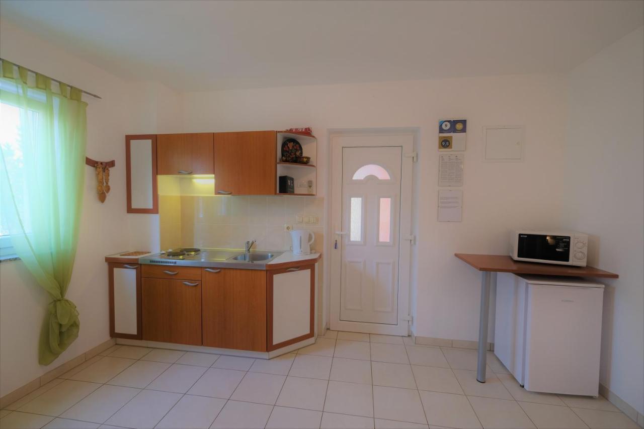 Apartments Coral, Klimno, Island Krk Exterior photo